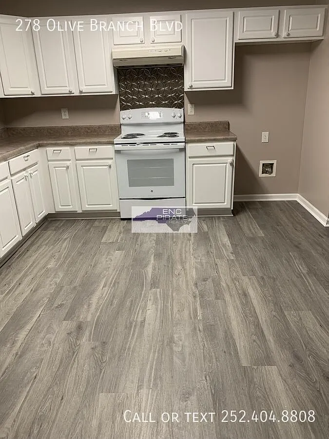 4 bed, $1,700 — Photo 3