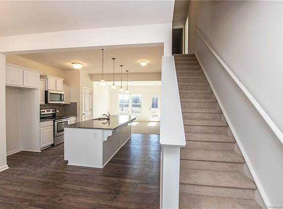 5th image of 104C Blackstone Ct #12