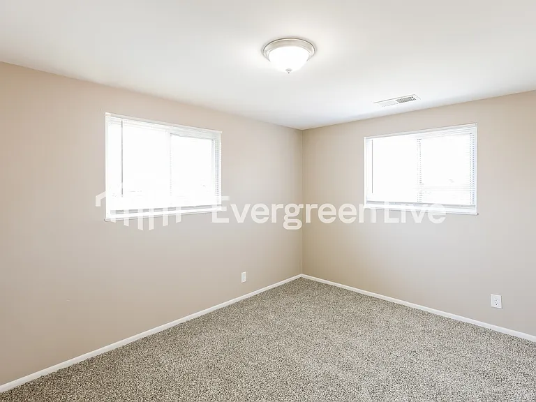 2466 Saturn Dr — Photo 5