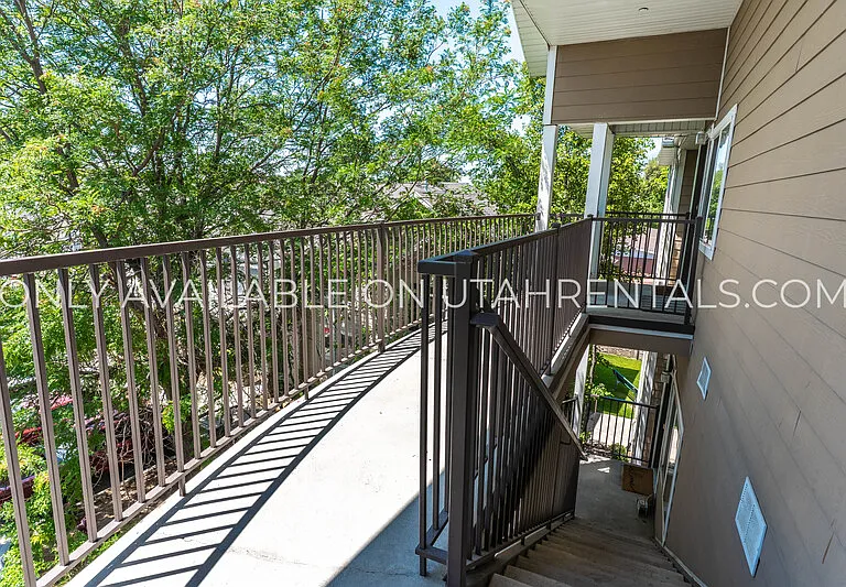 389 S State St #24 — Photo 5