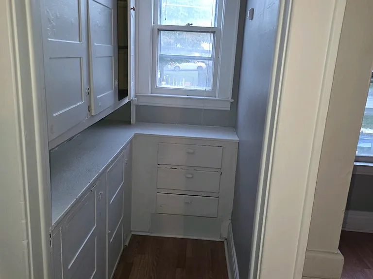 307 Center St #4 — Photo 2