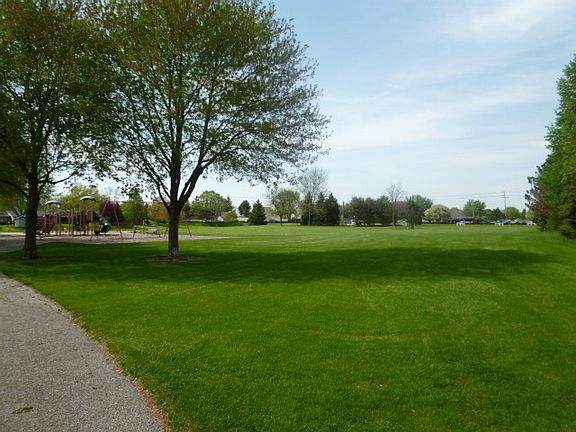 3rd image of 787 Clearwood Ct