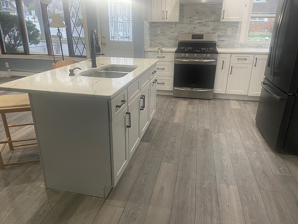 2nd image of 1403 Rosser Ave