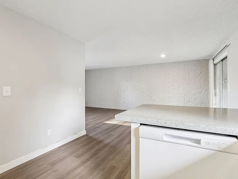Cypress Crest Apartments — Photo 44
