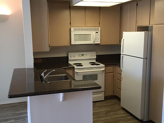 4th image of 720 Camino De La Reina APT 114
