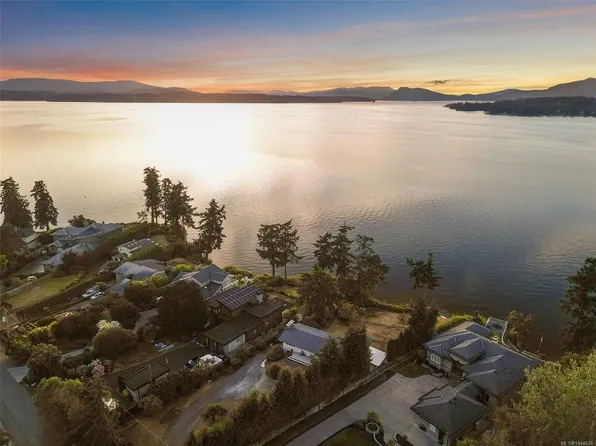 9760 Glynnwood Park Rd, North Saanich, BC V8L 5H4