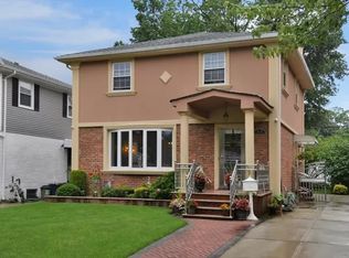 5110 199th St, Fresh Meadows, NY 11365