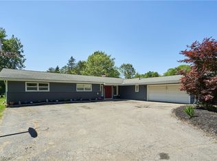 2824 Forest Ln, Willoughby Hills, OH 44094