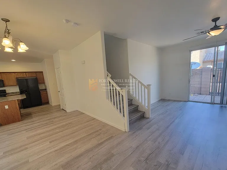 7226 S 48th Gln — Photo 3