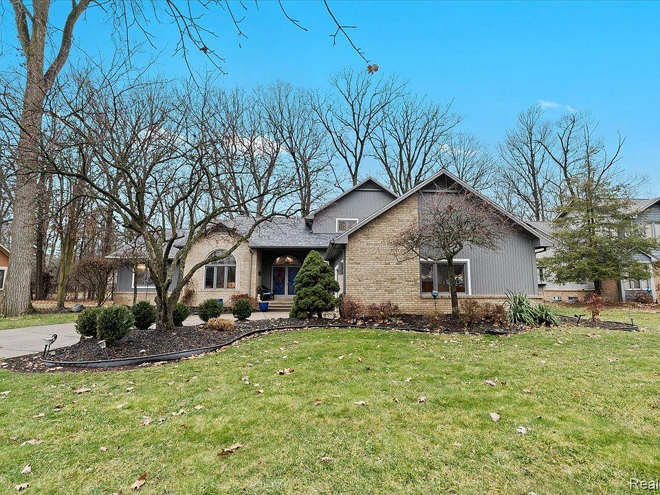 1st image of 25583 Lindenwood Ln