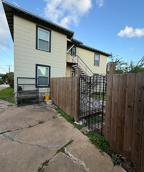 507 Exeter Rd — Photo 12