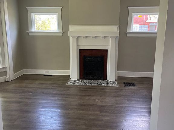 3rd image of 18 Oxford Ave