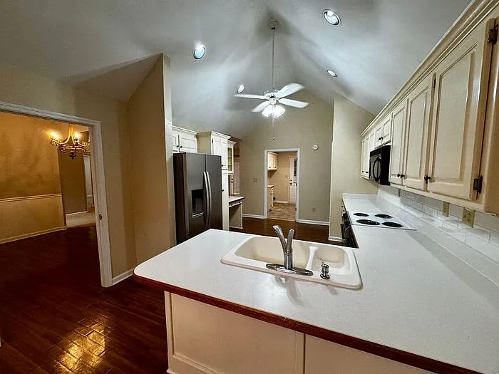 304 Bay Hill Way SW — Photo 8