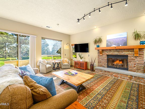 4th image of 130 FAIRWAY OAKS Lane