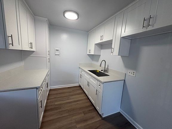 3rd image of 10727 La Reina Ave #1