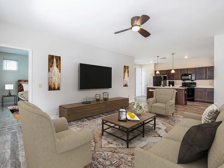 Green Lake Apartments and Townhomes — Photo 10
