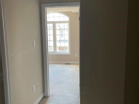 5th image of 395 Alderwood Cmn