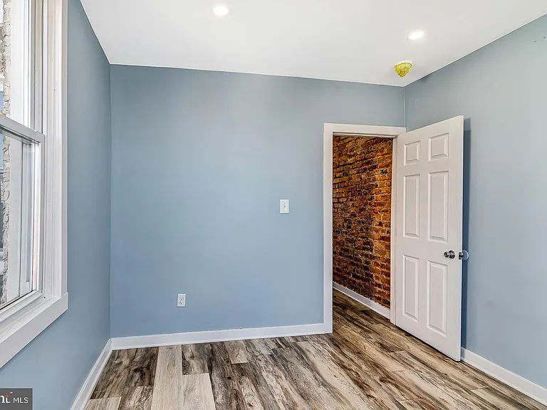 2420 S Lee St — Photo 6
