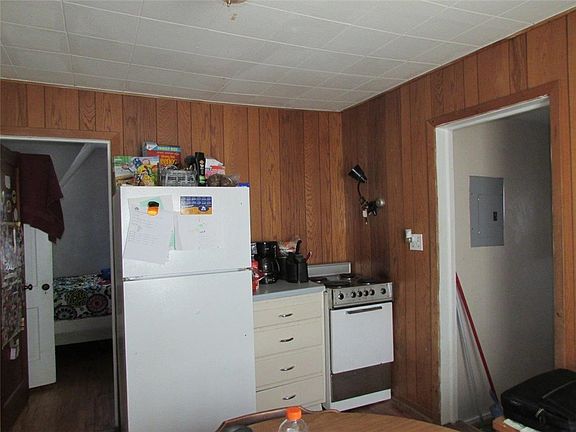 5th image of 406 Oak Street #1-4
