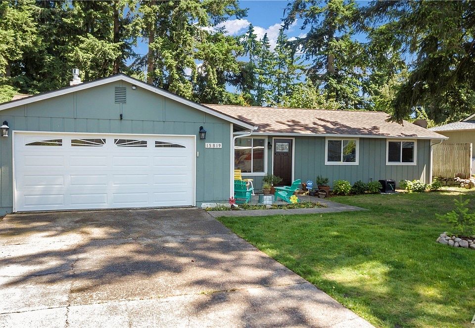 Welcome home! Rare South Hill rambler on a large lot