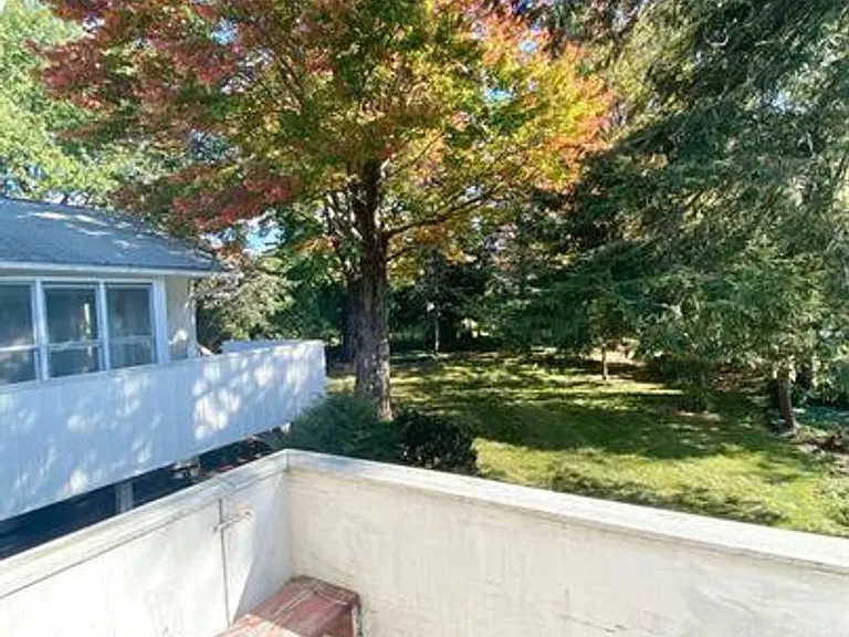 8 Greenwood Ave — Photo 15