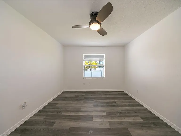 923 Sand Crest Dr — Photo 25