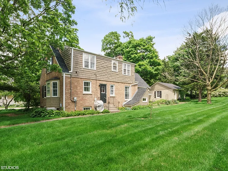 326 W Evergreen St — Photo 16