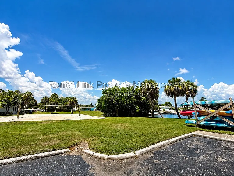 4728 Beach Dr SE #B — Photo 21