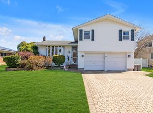12 Yates Ln, Jericho, NY 11753