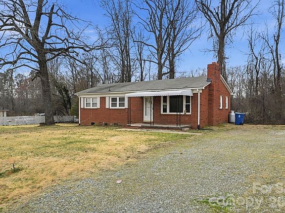 2nd image of 405 Klumac Rd