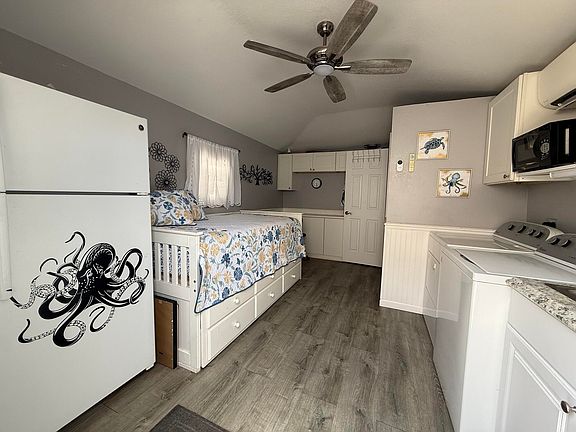 5th image of 3520 SW 7th Manor