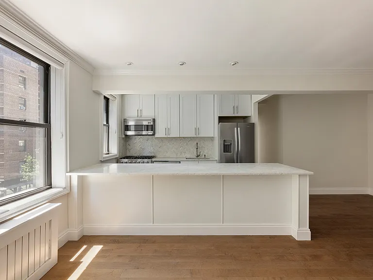 60 E 9th St #316 — Photo 3