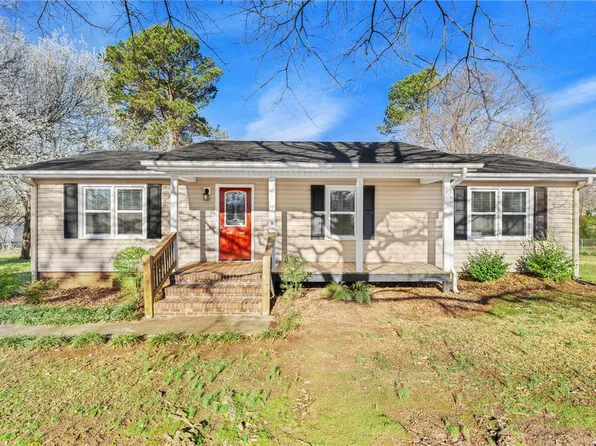 150 Dogwood St, Hartwell, GA 30643