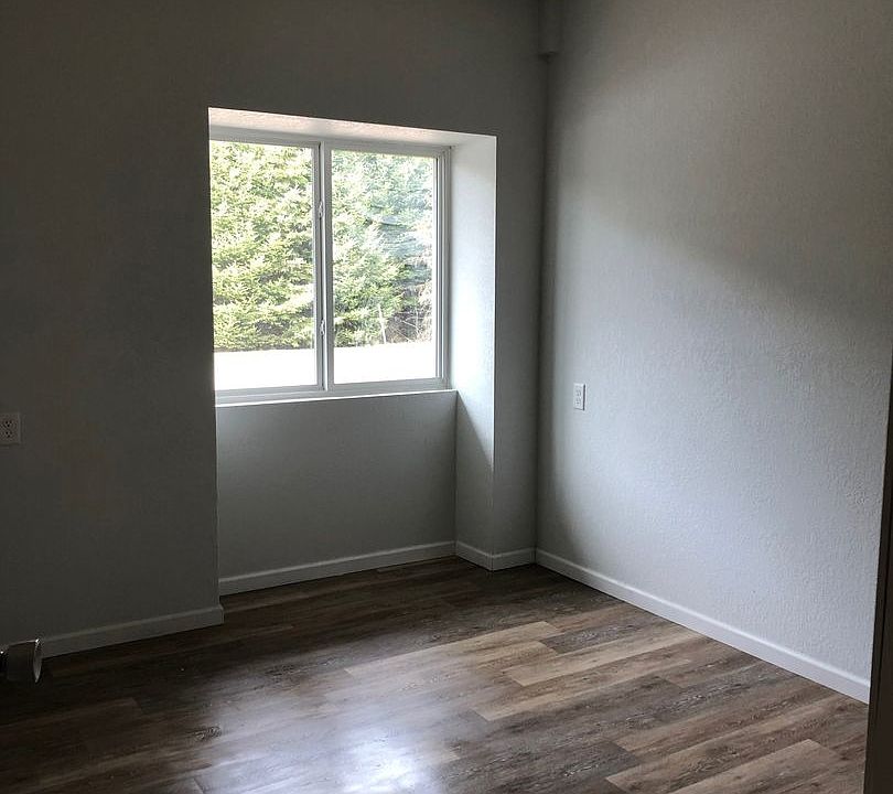 1st image of 915 S Superior St APT 21