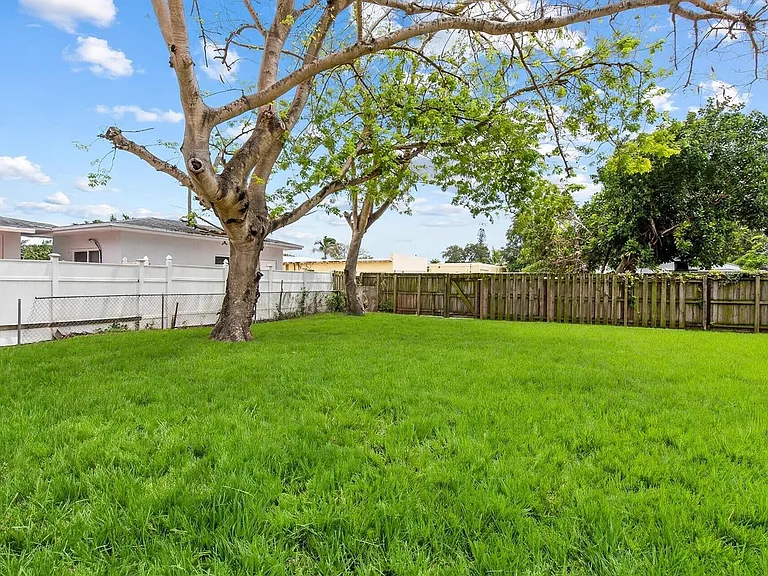 2434 McKinley St — Photo 12