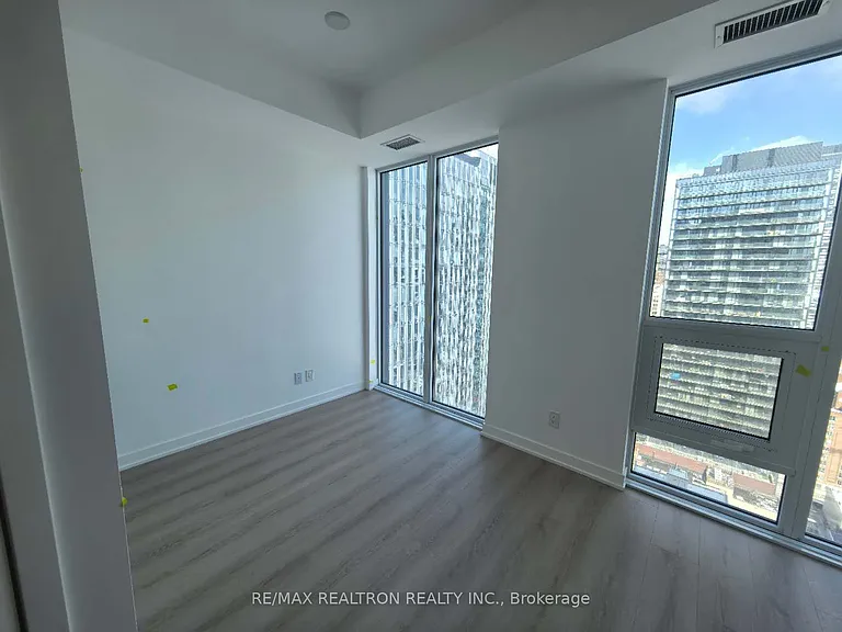 100 Queen St E #2912 — Photo 11