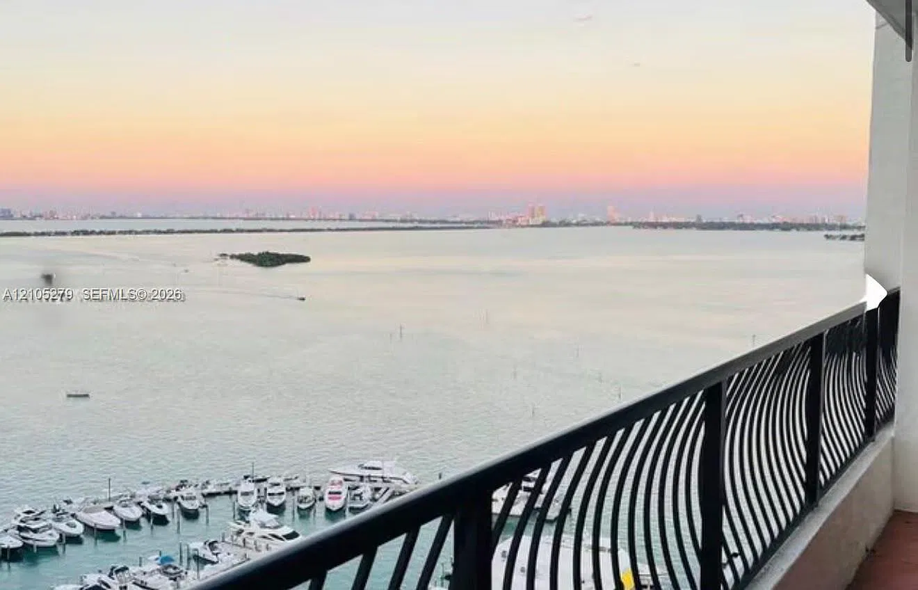 Venetia Condo — Photo 2