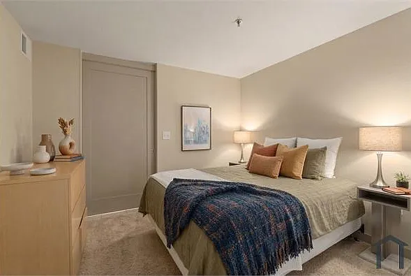 260 Davidson Ave — Photo 4