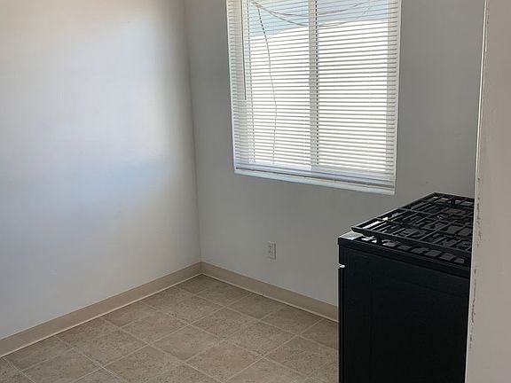 4th image of 4373-4375 Rosebud Ln #4375-D
