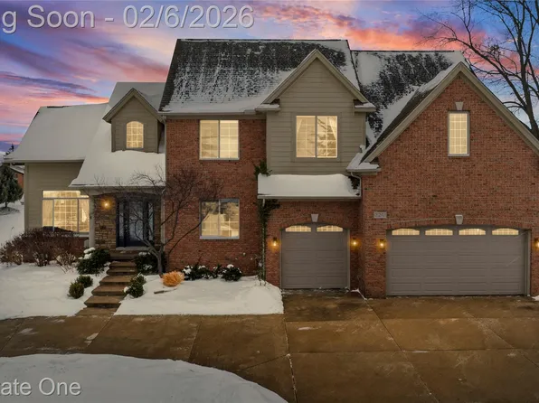 3241 Ledgewood Ct E, Commerce Township, MI 48382
