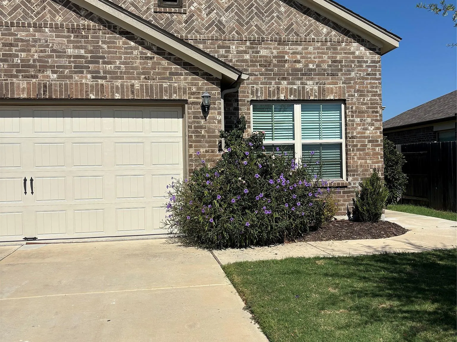 4 bed, 2.0 bath, 1742 sqft, $2,100 — Photo 3
