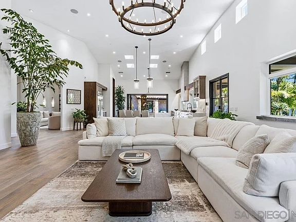 5th image of 1240 Berryman Cyn