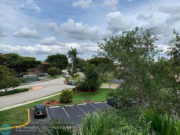3rd image of 10402 Sunrise Lakes Blvd APT 309