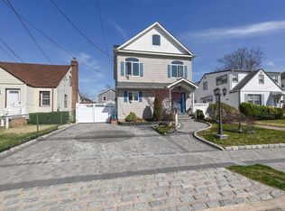 202 Euston Rd S, Garden City South, NY 11530