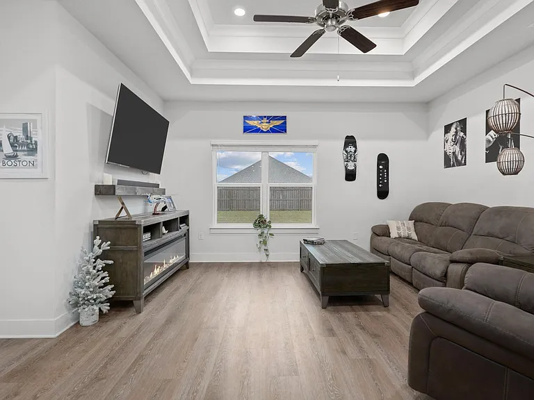 6196 Jenks Dr — Photo 10