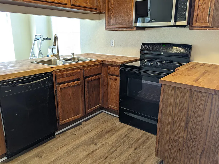 2504 Bluejay Dr — Photo 2