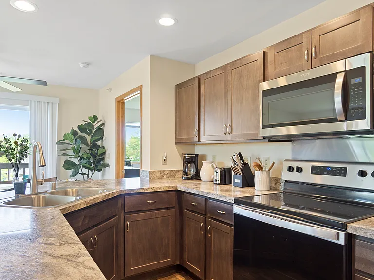 Saddlebrook Apartments Kitchen