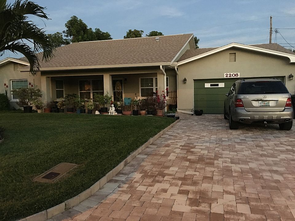 1st image of 2208 Sunrise Dr SE