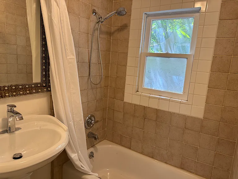 1042 S Hudson Ave #1/2 — Photo 16