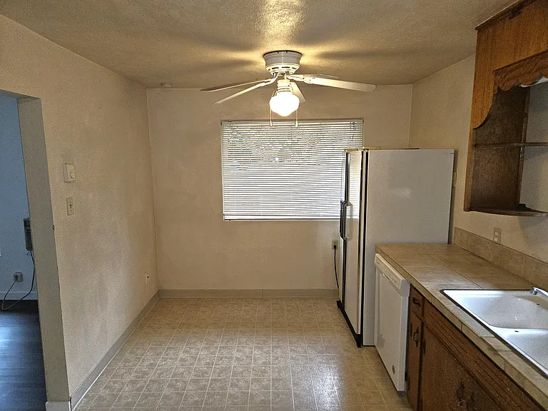 1627 S Martha St — Photo 5